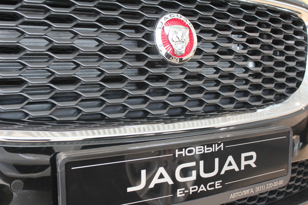 Jaguar E-PACE фото