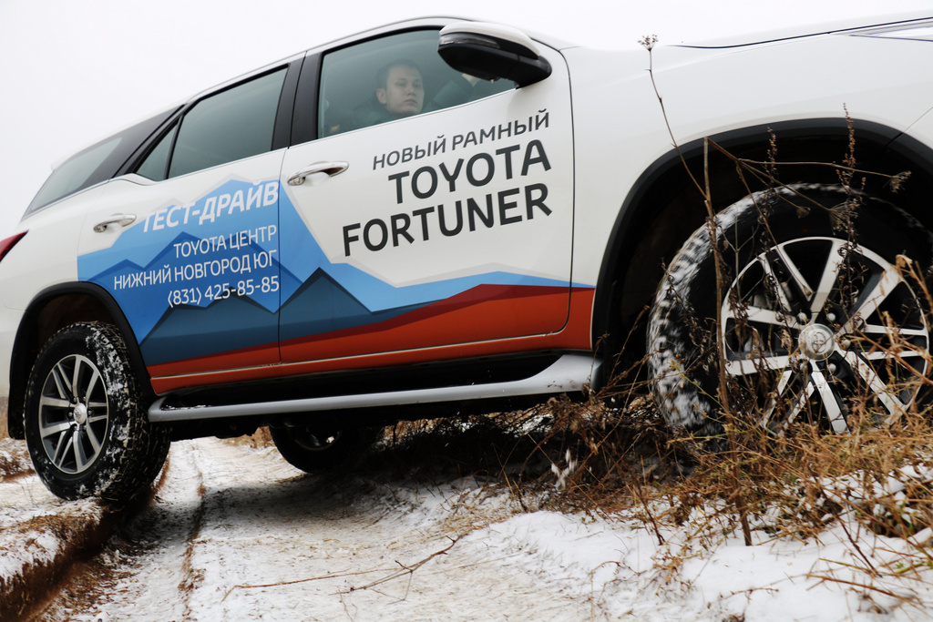 Toyota Fortuner фото