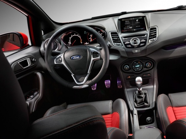 Ford Fiesta ST фото