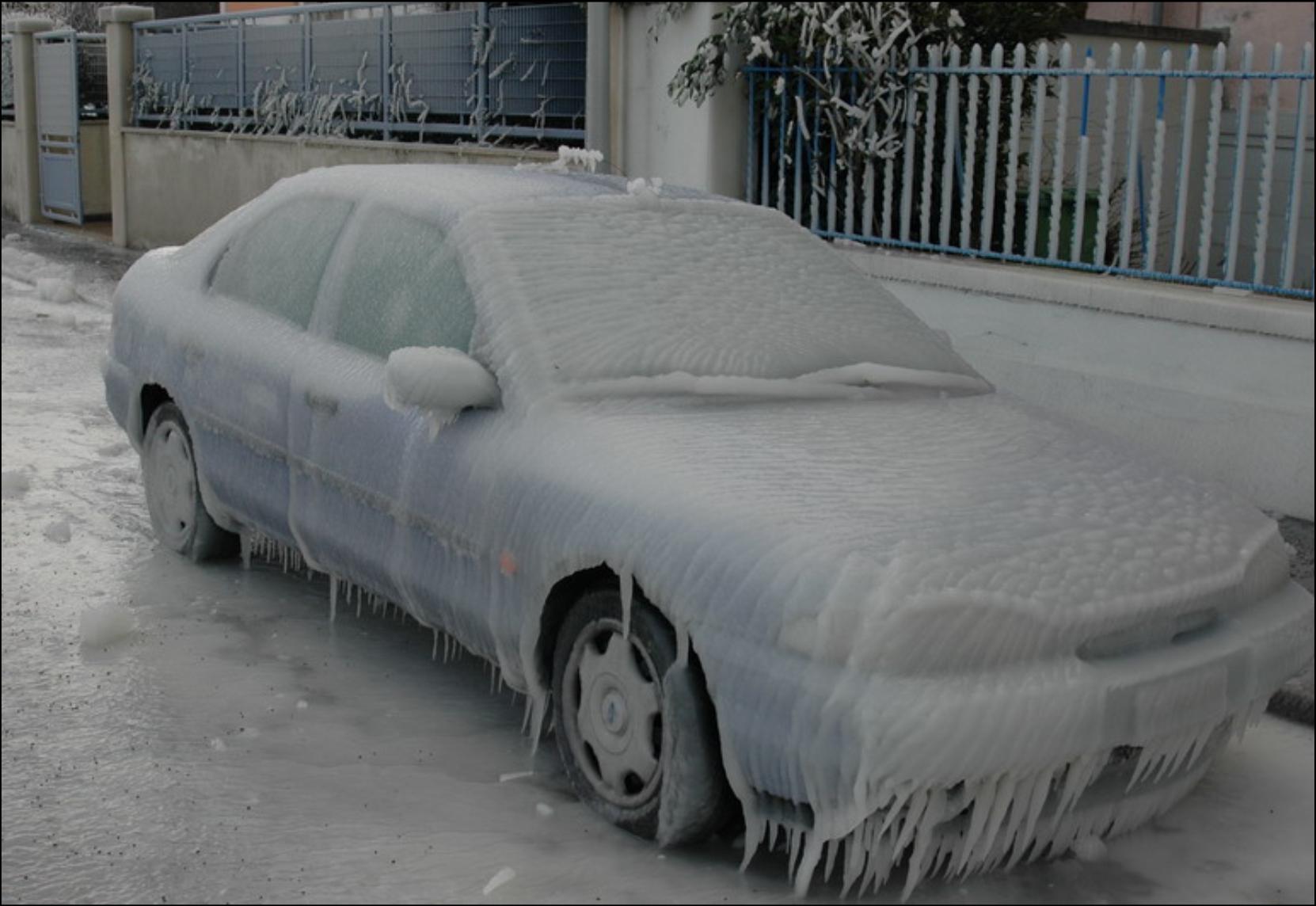 4 вещи, которые замерзают в автомобиле чаще всего